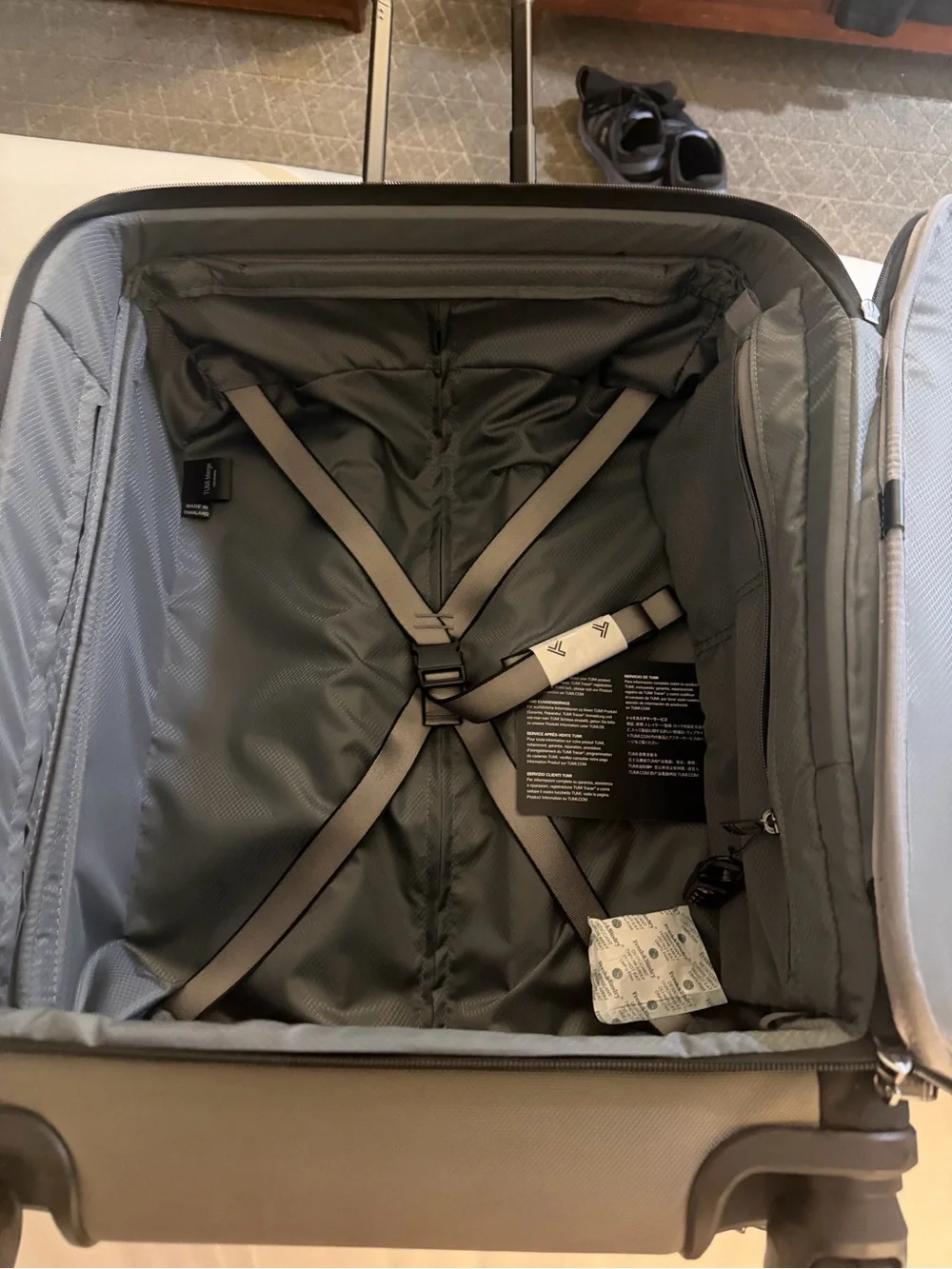 Tumi Merge Continental Front Lid 4 Wheeled Carry on Grey/Black